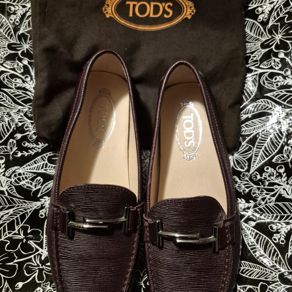 Tod's NWOT Dark Dark Brown Textured Loafers
